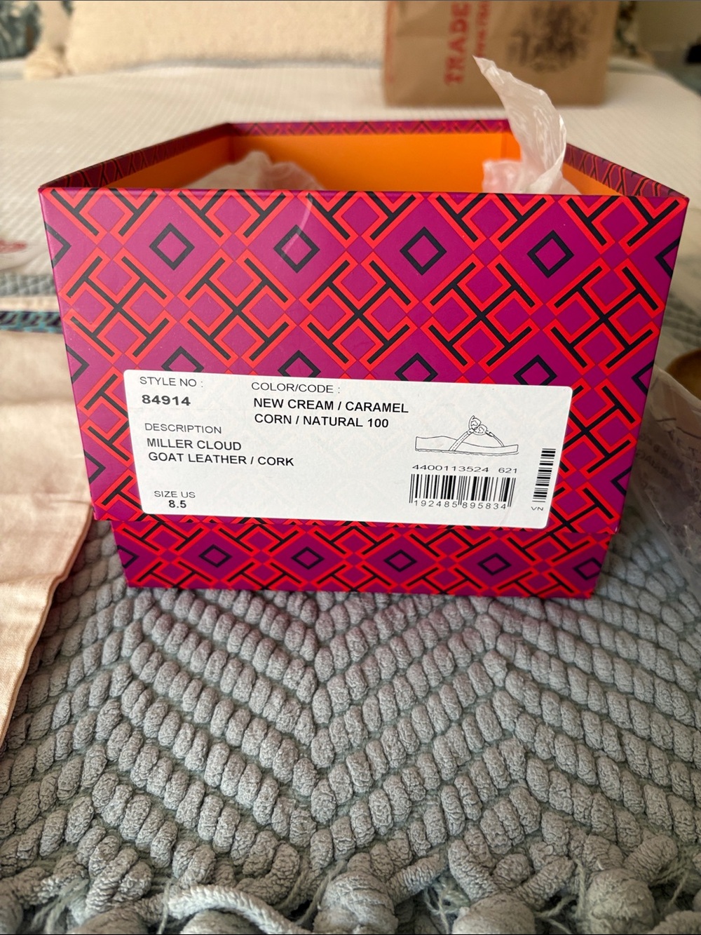 Tory Birch Miller Cream and Caramel. Box, dust cover. 8 1/2 - Picture 6 of 9